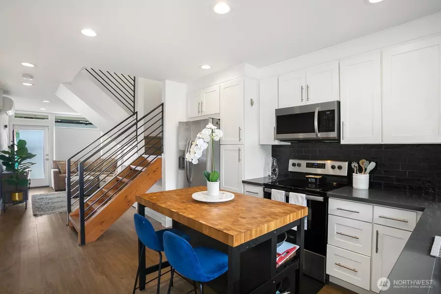 1055 S Cloverdale, Seattle, WA 98108