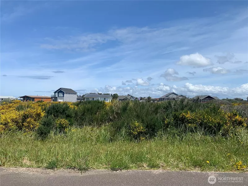 458 W Wind ST, Ocean Shores, WA 98569
