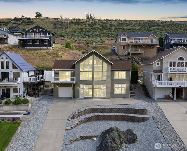 340 W Beach DR, Orondo, WA 98843
