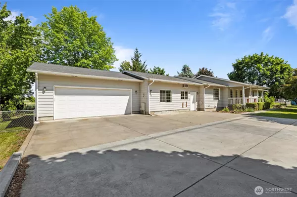 19 SE Larch AVE, College Place, WA 99324