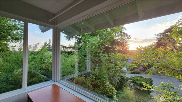13709 SE 23rd ST, Bellevue, WA 98005