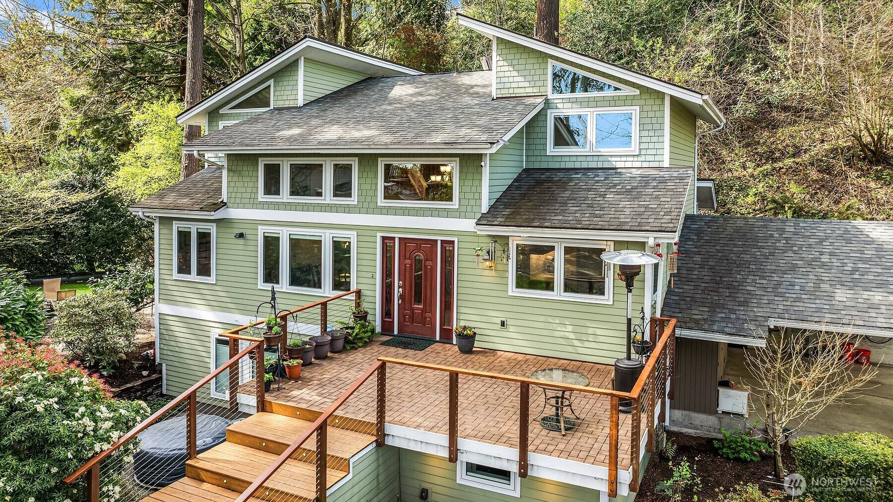 8521 E Mercer WAY, Mercer Island, WA 98040