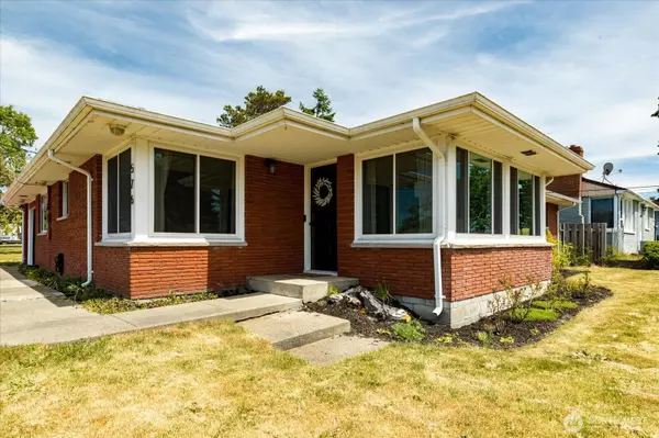 576 SE Quaker ST, Oak Harbor, WA 98277
