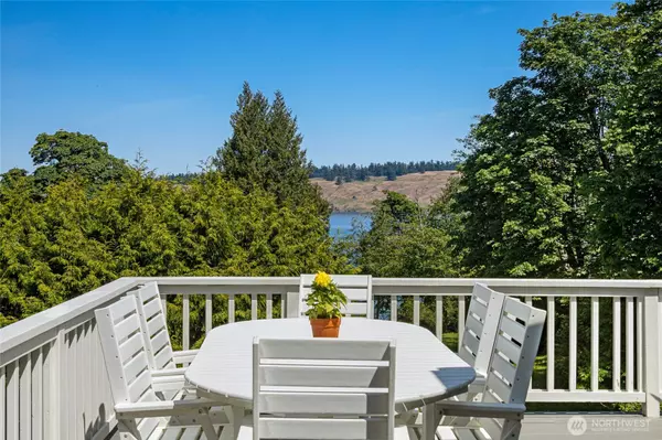 182 Kittiwake LN, San Juan Island, WA 98250