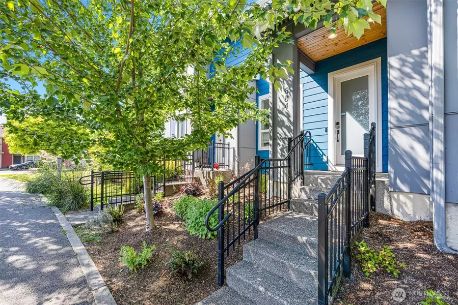 684 SW 100th ST, Seattle, WA 98106