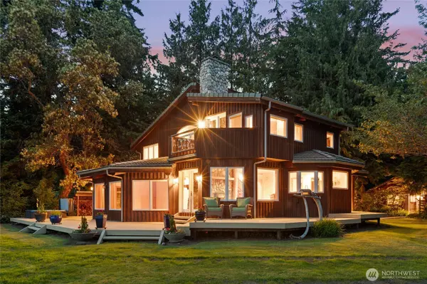 2548 S Camano DR, Camano Island, WA 98282