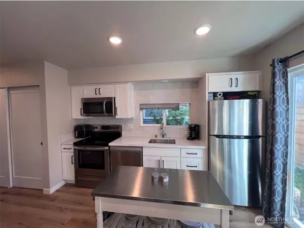 Seattle, WA 98108,1042 S Donovan ST #5