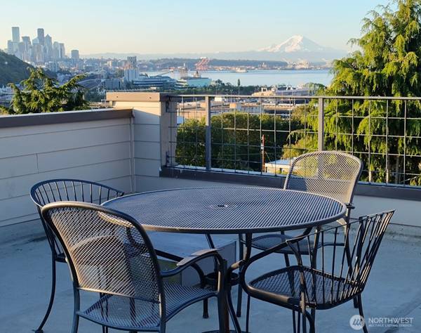 2200 Thorndyke AVE W #404, Seattle, WA 98199