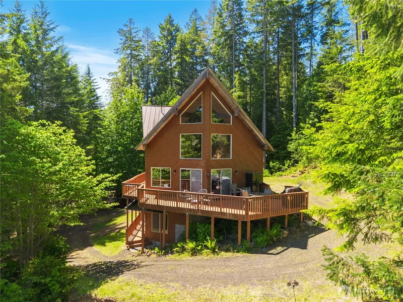 131 N Paradise DR, Lilliwaup, WA 98555