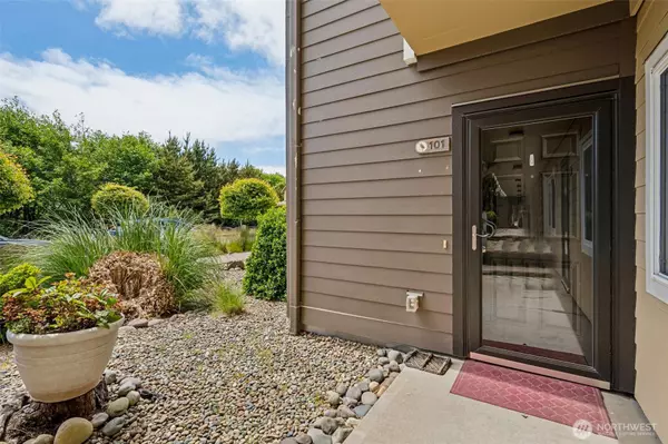 Ocean Shores, WA 98569,262 Oyhut Bay BLVD SW #101
