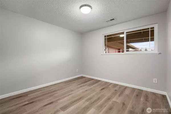 Cosmopolis, WA 98537,1209 Dundee DR