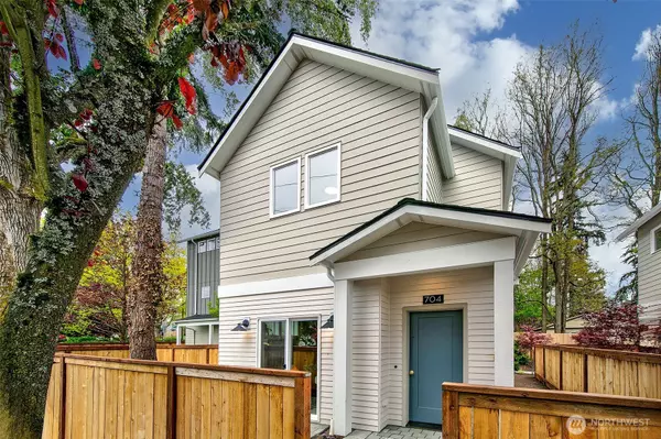 704 N 107th ST, Seattle, WA 98133