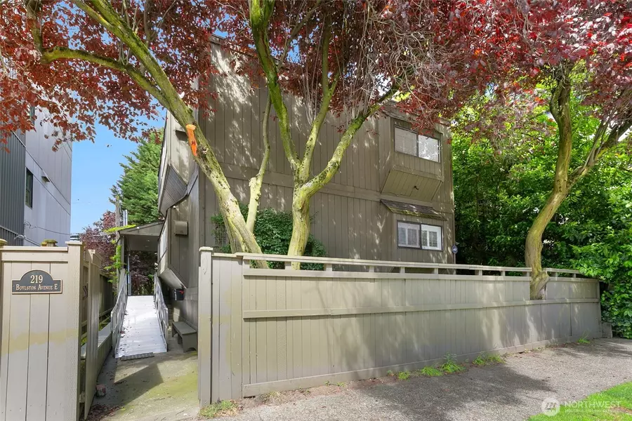 219 Boylston AVE E, Seattle, WA 98102