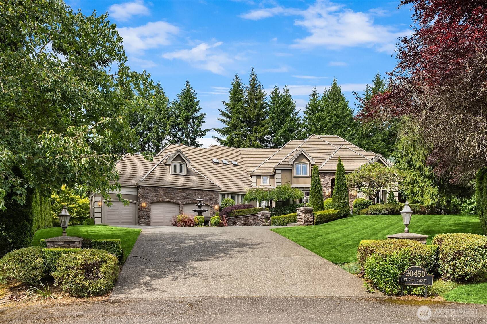 20450 NE 71st ST, Redmond, WA 98053