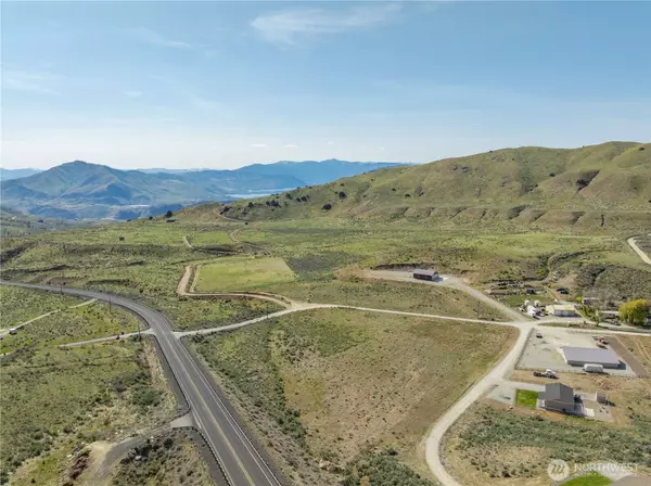 1 Spring Canyon RD, Orondo, WA 98843