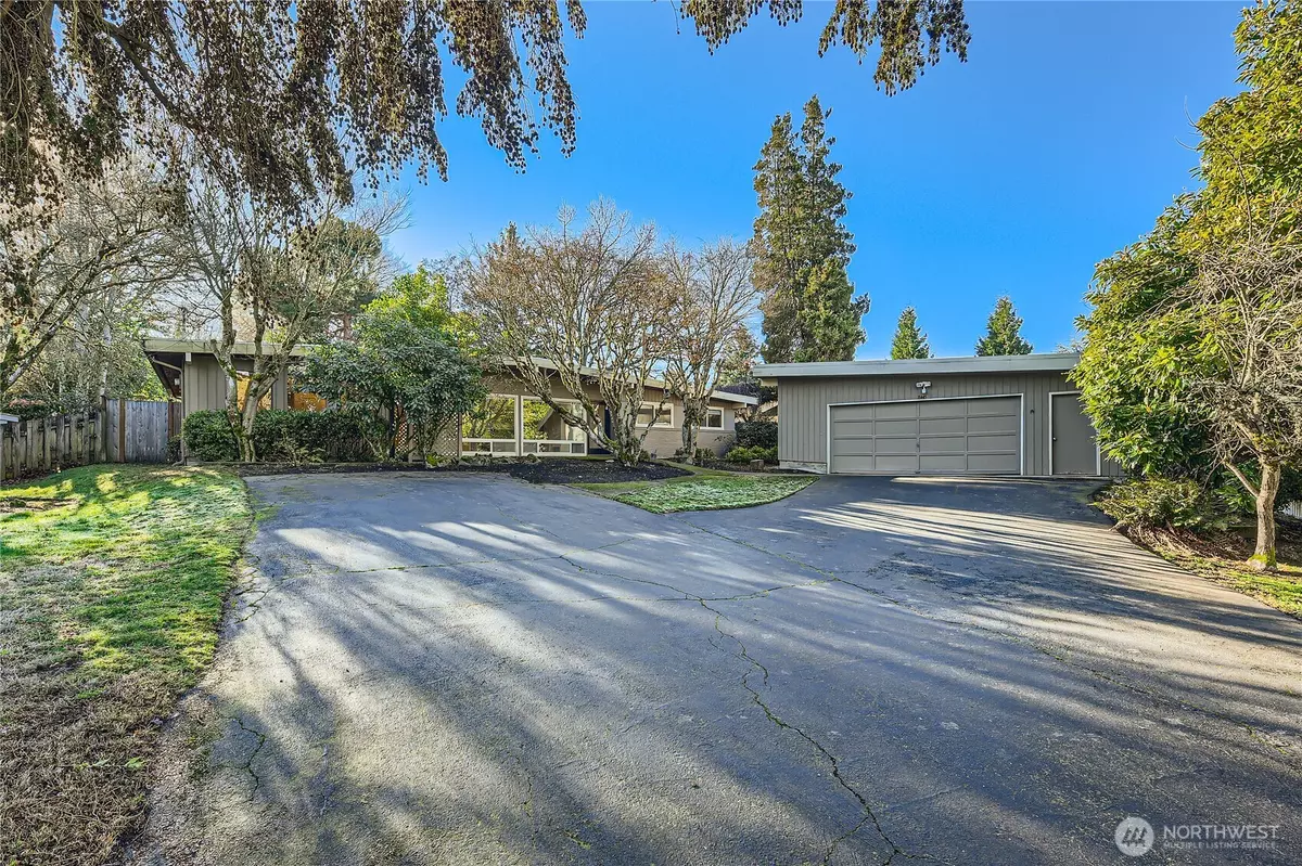 Medina, WA 98039,8445 NE 9th ST