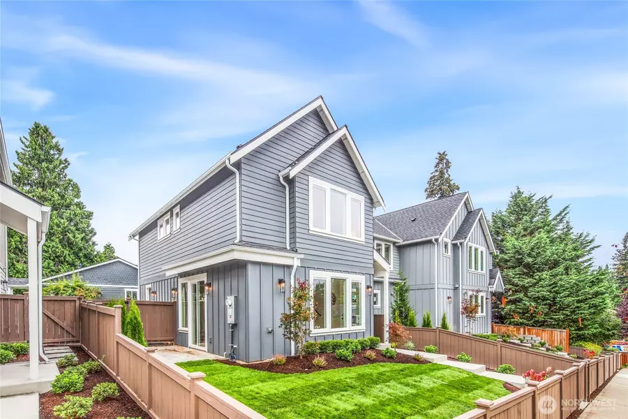 12527 NE 81st DR #B, Kirkland, WA 98033
