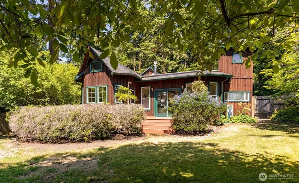 5804 Pirate LN, Freeland, WA 98249