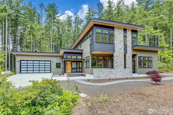 6050 Chorus Frog ST NE, Bainbridge Island, WA 98110