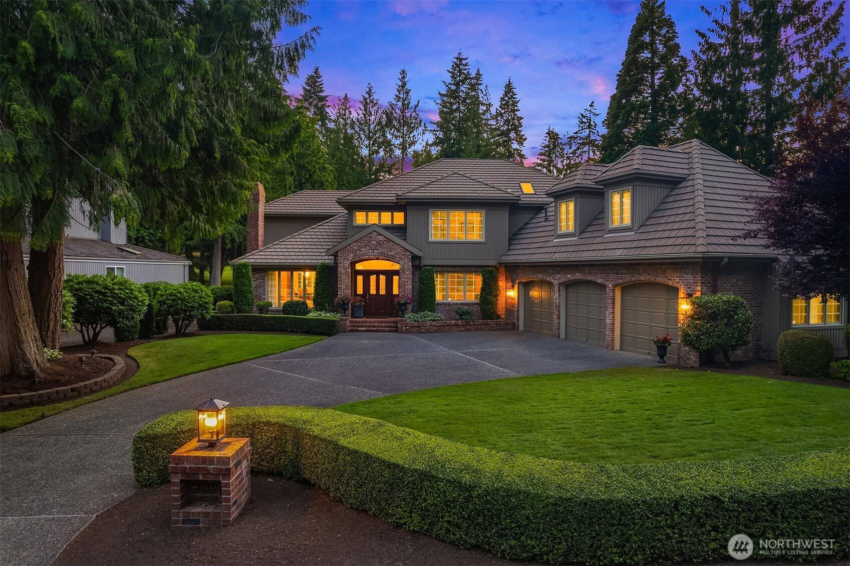 2805 Sahalee DR E, Sammamish, WA 98074