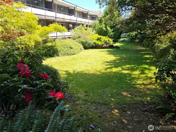 Edmonds, WA 98026,7924 212th ST SW #104