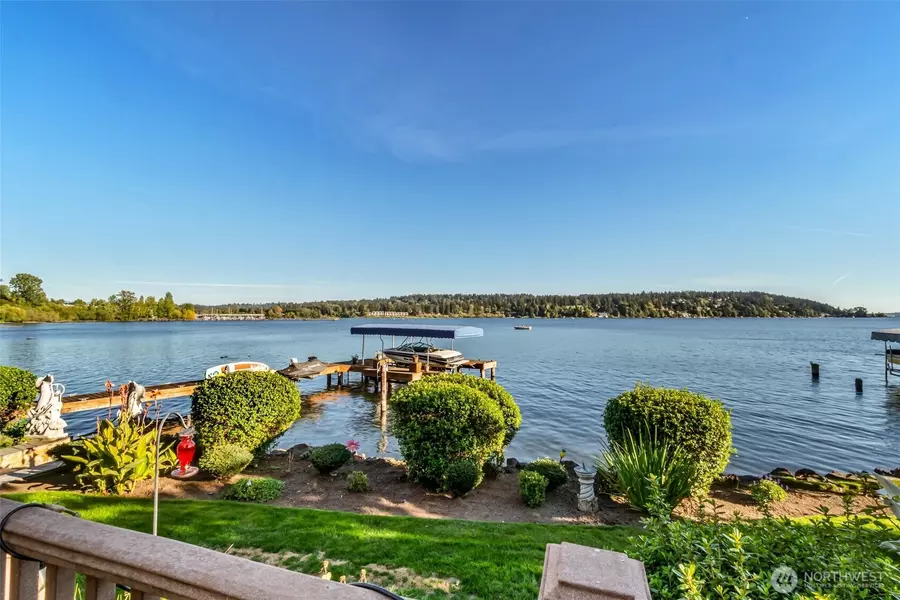 17765 Beach DR NE, Lake Forest Park, WA 98155