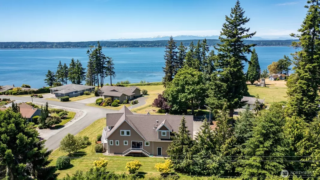 3425 Rose LN, Camano Island, WA 98282