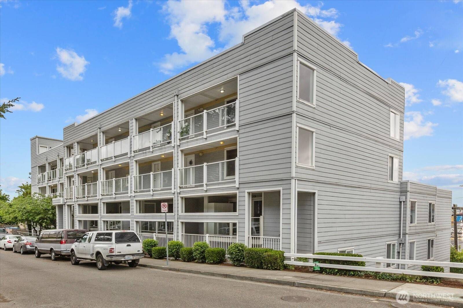 3318 30th AVE SW #B402, Seattle, WA 98126