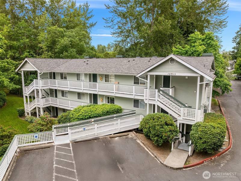 12315 NE 97th ST #G, Kirkland, WA 98033
