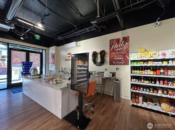 Seattle, WA 98119,3 W Roy ST