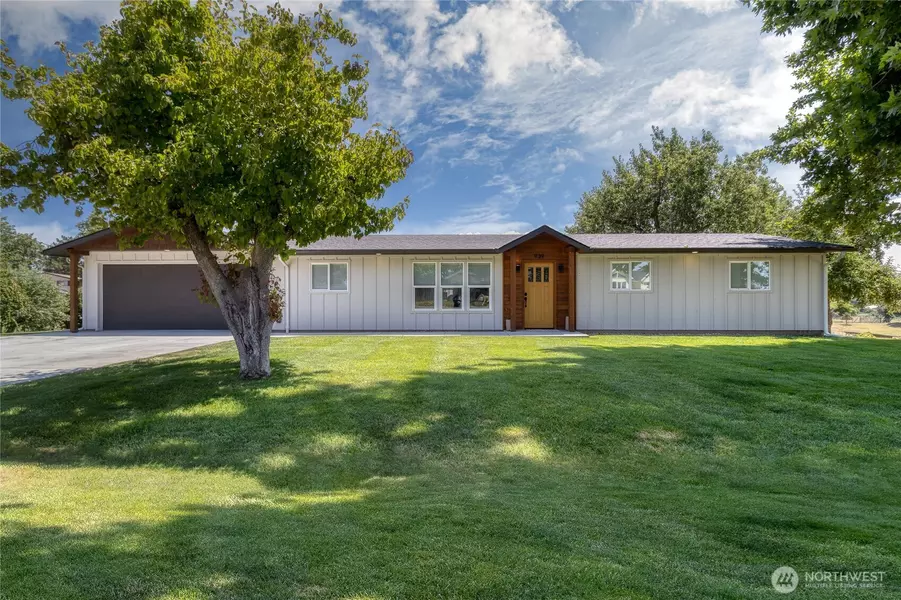 939 Stanley DR, College Place, WA 99324