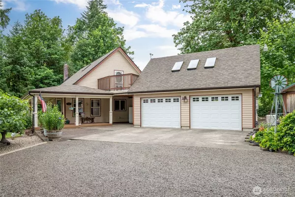 241 Growlers Gulch RD, Castle Rock, WA 98611