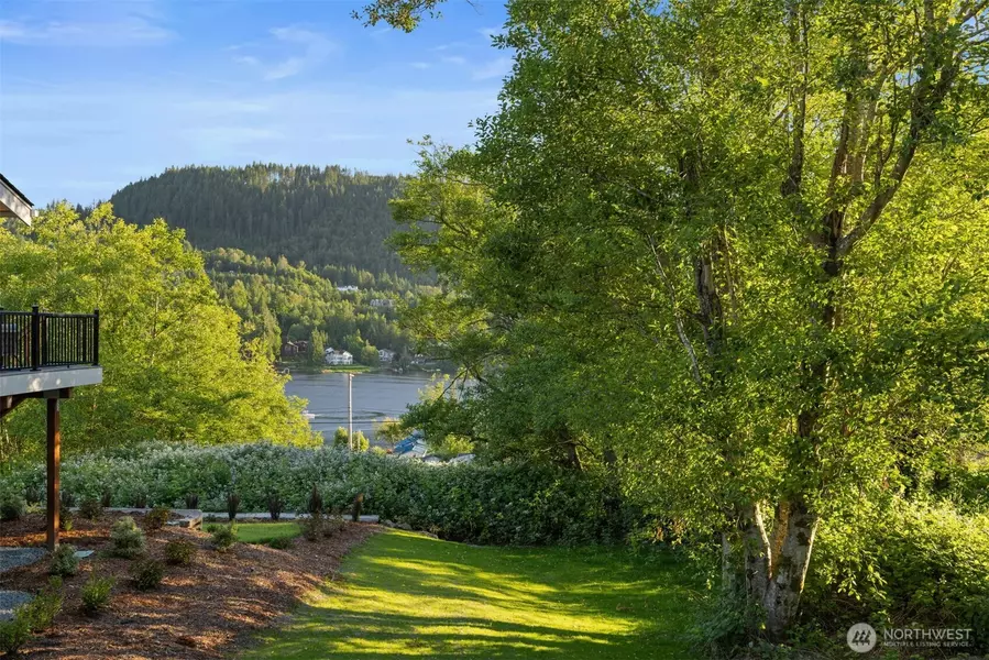 18158 Freedom LN, Mount Vernon, WA 98274