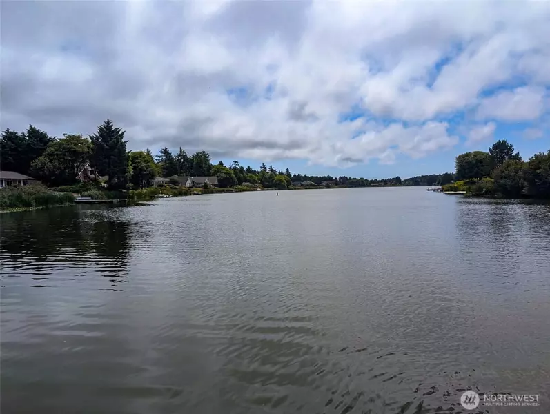 413 Lake View LOOP NE, Ocean Shores, WA 98569