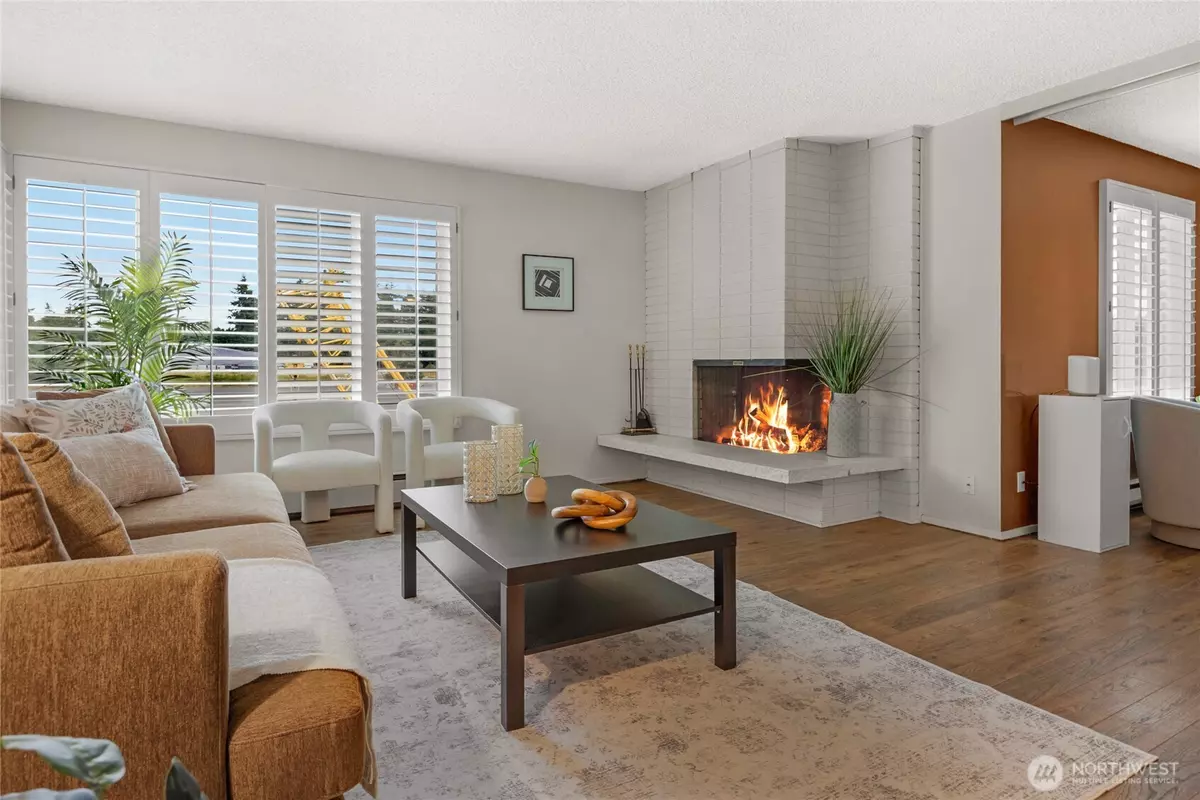 Everett, WA 98203,5915 Highway Place #403