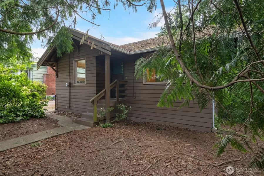 11716 16th AVE NE, Seattle, WA 98125