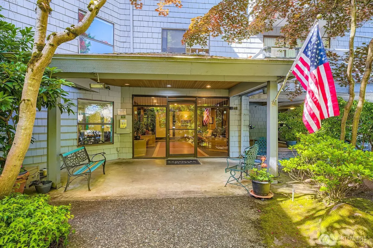 Mercer Island, WA 98040,7930 SE 34th ST #209