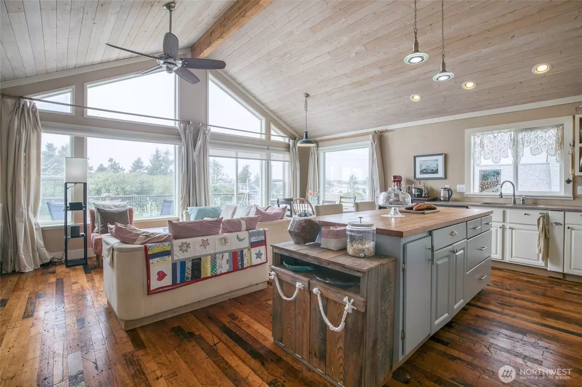 Ocean Shores, WA 98569,604 Ocean Shores BLVD SW