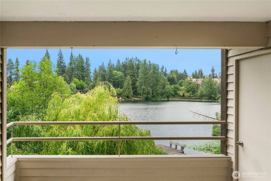 19528 Echo Lake PL N #B202, Shoreline, WA 98133