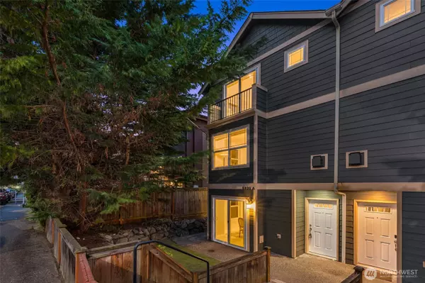 5235 11 AVE NE #A, Seattle, WA 98105