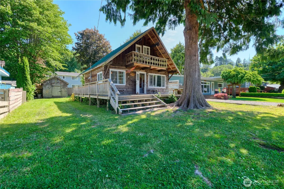 Point Roberts, WA 98281,2111 Maple ST