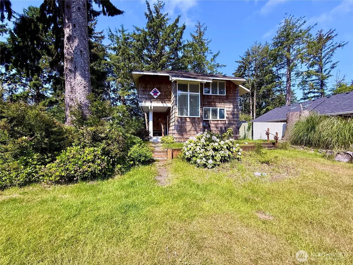 Ocean Shores, WA 98569,877 Mount Olympus AVE SE