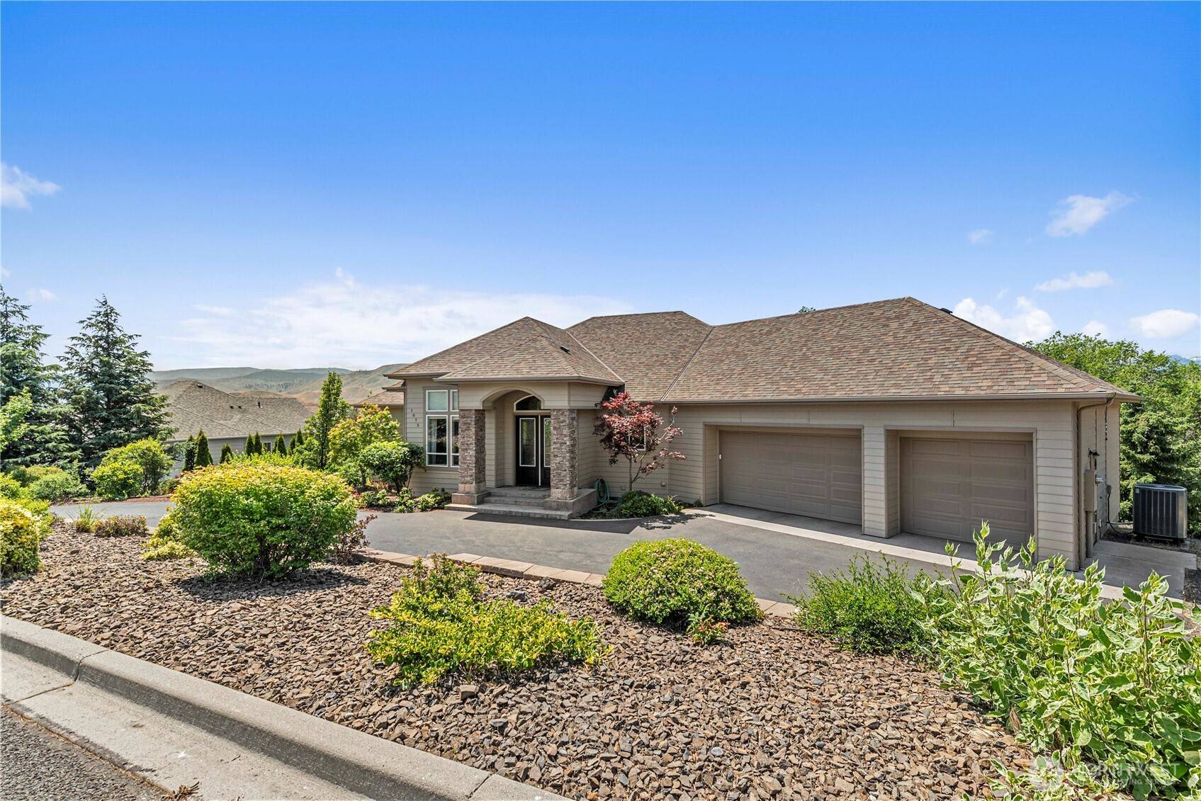 1075 Ridge Crest DR, Wenatchee, WA 98801