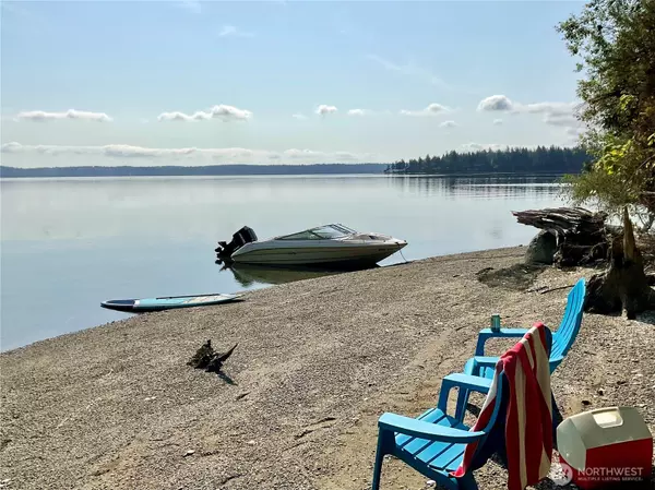 Grapeview, WA 98546,662 E Stadium Beach RD E