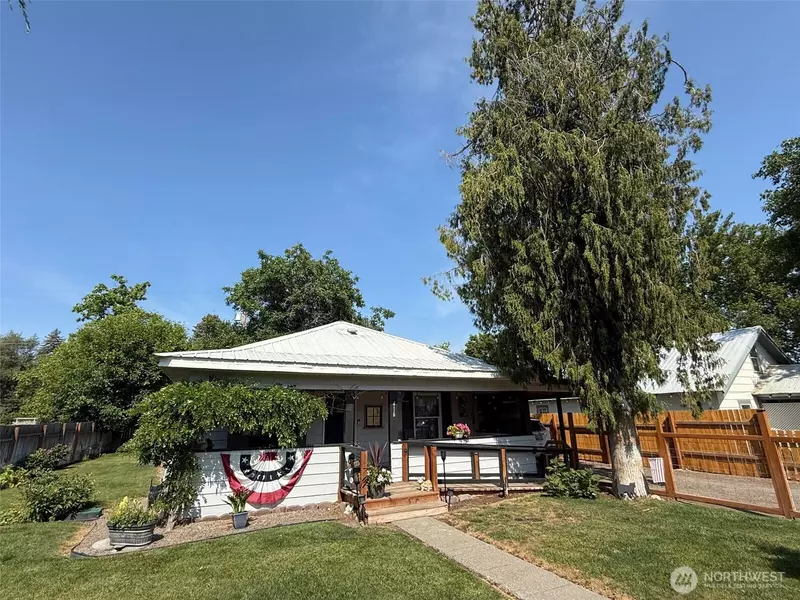 416 Cedar ST S, Omak, WA 98841