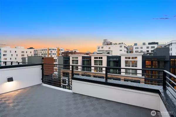 222 B 10th AVE E, Seattle, WA 98102