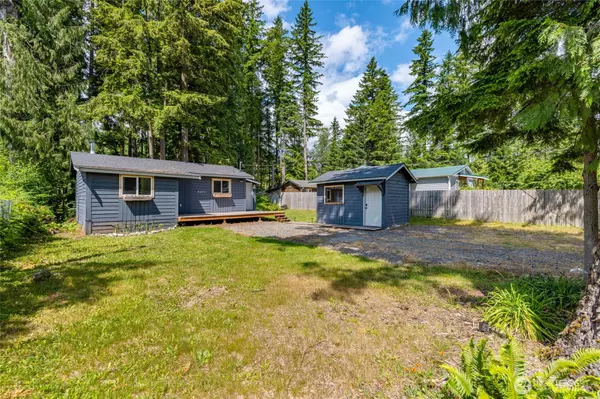 8471 Golden Valley DR, Maple Falls, WA 98266