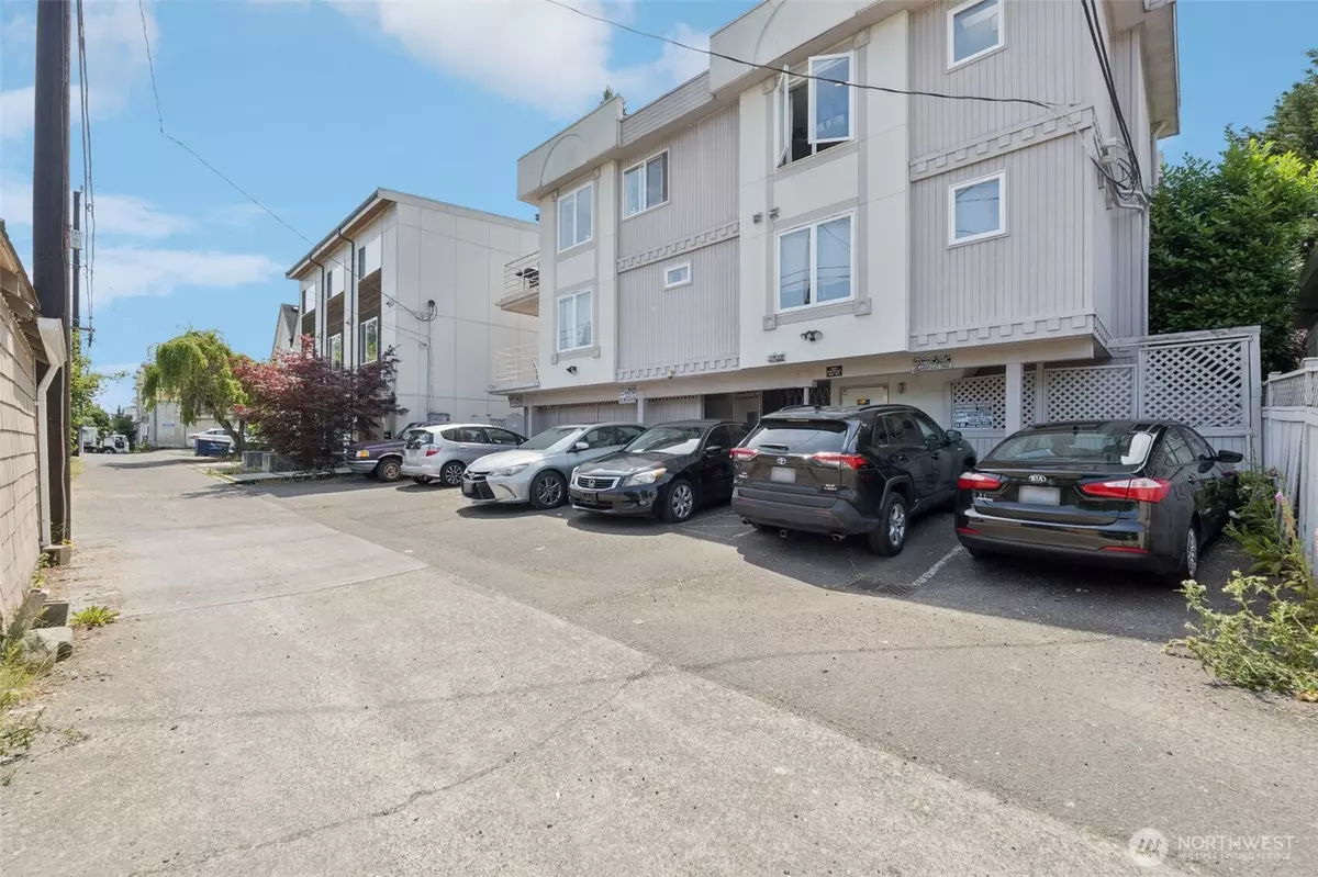 Seattle, WA 98105,5624 Roosevelt WAY NE #202