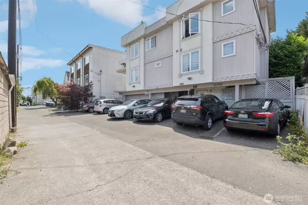 5624 Roosevelt WAY NE #202, Seattle, WA 98105