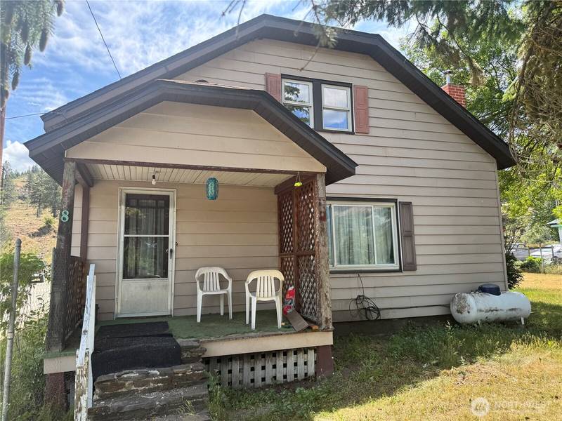 8 S main ST, Curlew, WA 99118